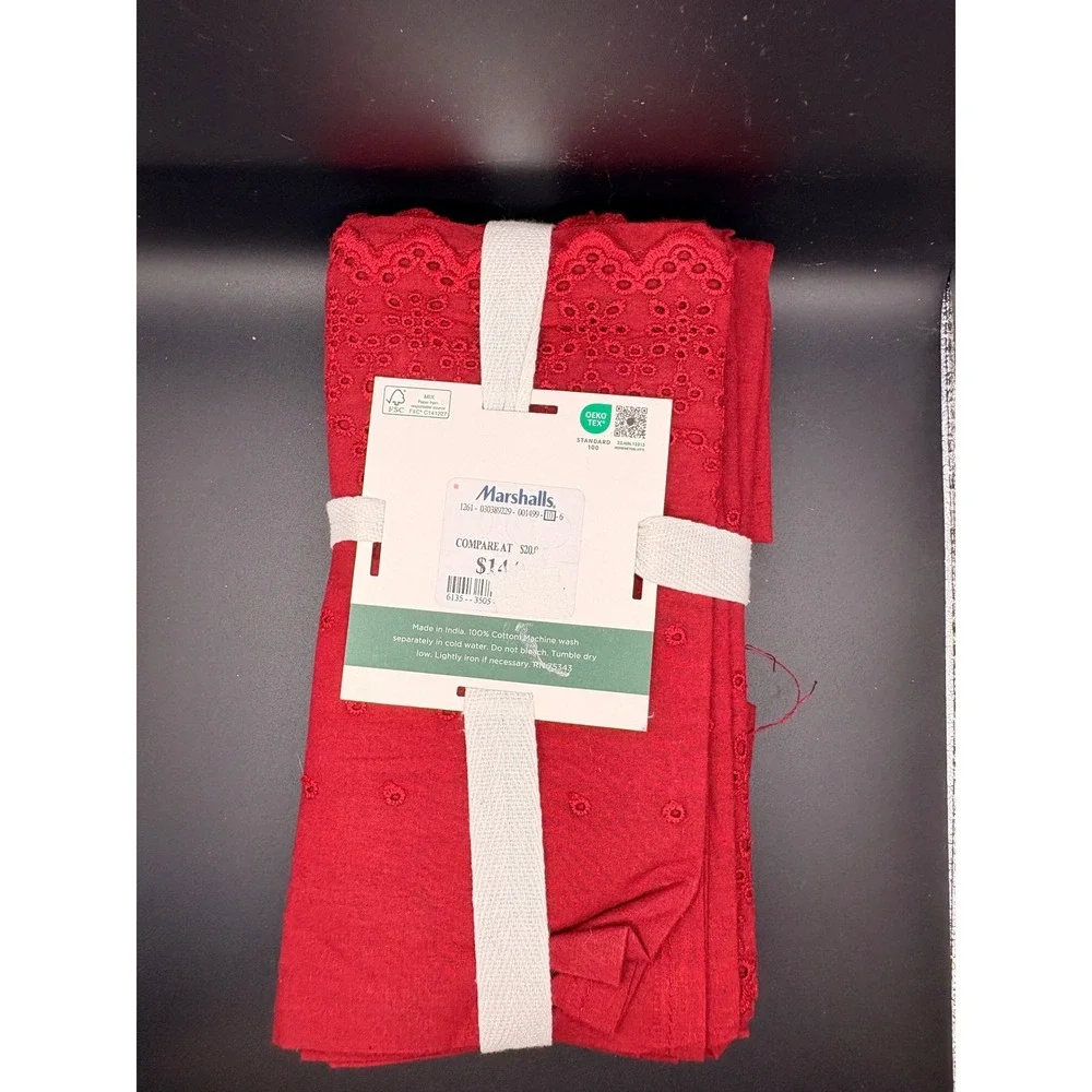 Rachel Ashwell The Farmhouse Red Cotton Eyelet Napkins Set of 8 Scalloped 18x18